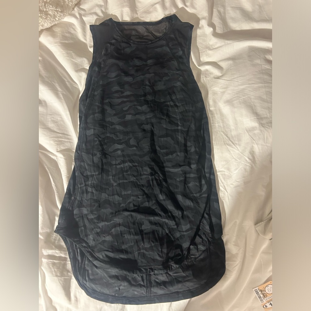 Lululemon top size 4